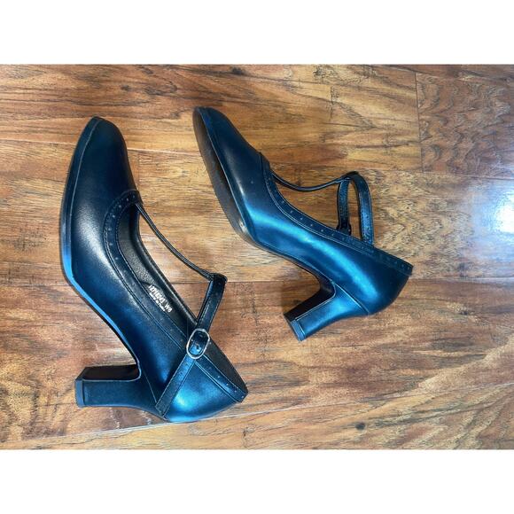 HOT TOPIC T-Strap Mary Janes - Picture 5 of 7